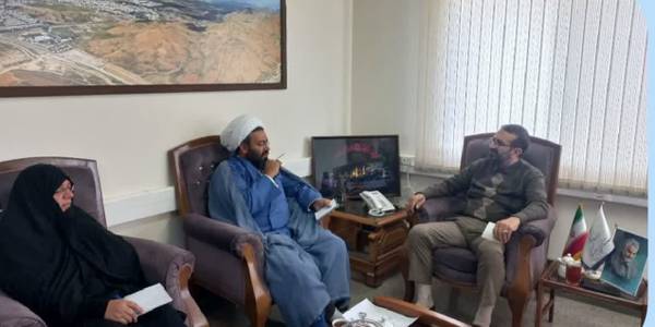 در جلسه ی صمیمانه ای که  در دفتر معاون سیاسی، امنیتی و اجتماعی استانداری  مرکزی جناب آقای بهنام نظری و با حضورسرکارخانم مفتح زاده مدیرکل دفتر امور بانوان و خانواده استانداری مرکزی و مسئول ستاد مردمی جمعیت برگزار شد، موانع و مشکلات در خصوص تشکیل ستاد مردمی حمایت از خانواده و جوانی جمعیت مورد بررسی قرار گرفت و همچنین گزارشی از اقدامات صورت گرفته به ایشان ارائه شد . 
دوشنبه ۲۰ آذرماه سال ۱۴۰۲