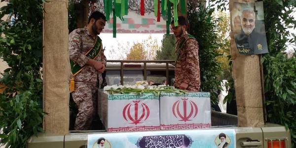 پیکر ۵ شهید دفاع مقدس در زرندیه تشییع شد