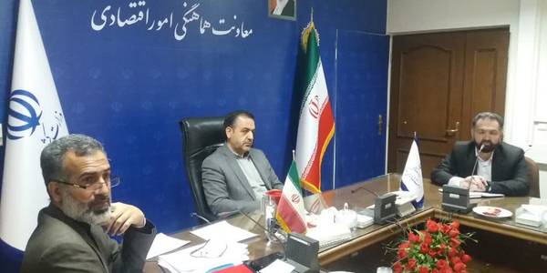 شناسایی عوامل تاثیر گذار در افزایش نرخ تورم در اسنان
جلسه بررسی شرایط استان در شاخص تورم به منظور اقدام در راستای شعار سال برای مهار تورم به ریاست معاون هماهنگی امور اقتصادی وتوسعه منطقه ای ومدیران دستگاههای مرتبط برگزار شد.
در این جلسه ضمن بررسی آخرین وضعیت تورم در استان،گزارشی از آن دسته از کالاهایی که نرخ تورم آنها در استان از میانگین کشوری بالا تر است ارائه گردید ومقرر شد با جلسات مستمر وشناسایی عوام تاثیر گذار در افزایش تورم وحل مسئله تا حصول نتیجه پی گیری شود.
دوشنبه ۱۴۰۲-۰۹-۲۰