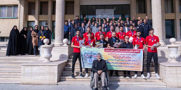 ورزشکاران قهرمان جزئی از نظام هویتی جامعه هستند