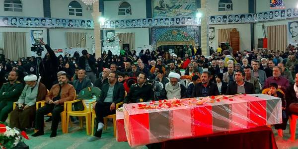 شب‌های بهشتی با شهدا

🔺همزمان با حضور ۵ شهید گمنام دفاع مقدس در شهرستان تفرش مراسم شبی با شهدا در محل مصلی ولایت برگزار گردید.