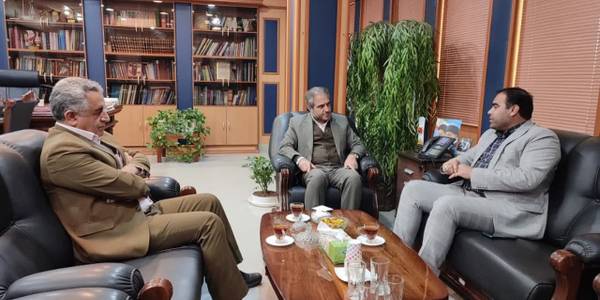 صفاخلج سرپرست جدید شهرداری ساوه به همراه بسطام رییس شورای اسلامی شهر ساوه با مهدی الیاسی معاون استاندار و فرماندار ویژه شهرستان ساوه دیدار و گفتگو کردند.