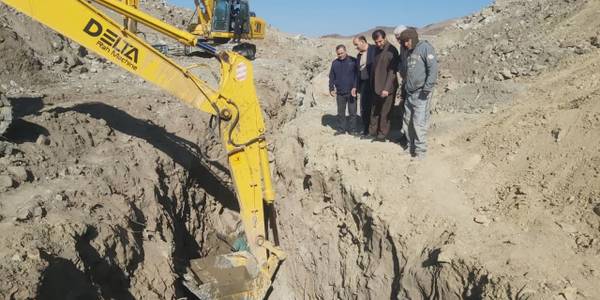 بازدید مهندس وروانی فراهانی فرماندار‌‌ به اتفاق قربانپور بخشدار مرکزی از آخرین وضعیت پروژه لایروبی قنات روستای بهارستان و دیدار با مردم شریف روستا