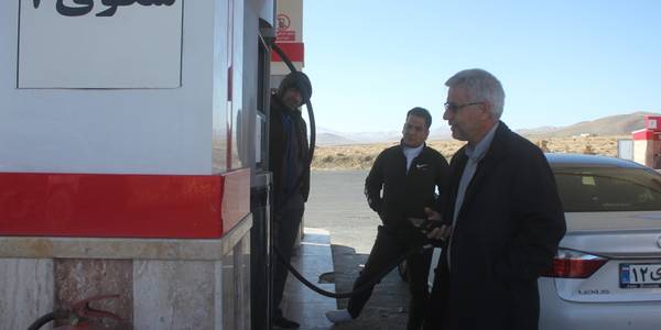 فرماندار از تعدادی از جایگاه های عرضه سوخت در شهرستان خمین بازدید کرد