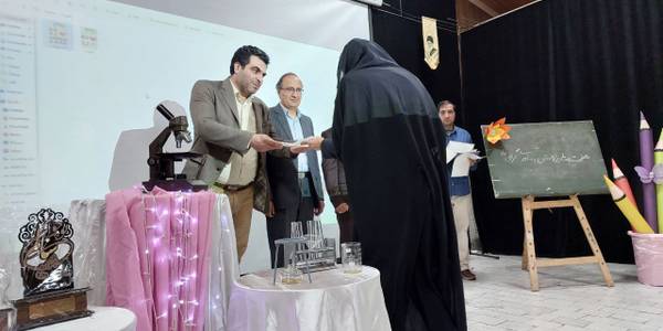 آیین گرامیداشت هفته پژوهش در محلات برگزار شد.