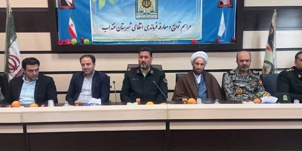 مراسم تکریم و معارفه فرمانده انتظامی در جلسه شورای اداری شهرستان خنداب