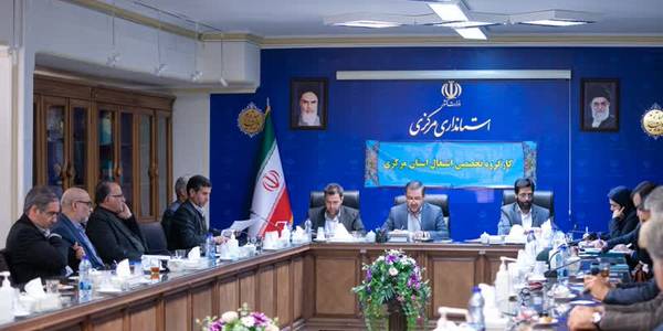 وضعیت مطلوب استان مرکزی در نرخ بیکاری- ایجاد اشتغالِ ۲ سال گذشته مازاد بر تعهدات استان بود

🔹کارگروه تخصصی اشتغال استان مرکزی به ریاست معاون هماهنگی امور اقتصادی و توسعه منطقه‌ای استاندار و با حضور جمعی از مدیران دستگاه‌های اجرایی و شبکه بانکی استان برگزار شد.

میرزاخانی، معاون استاندار:
🔸در ۲ سال اخیر در استان مرکزی تمام تعهداتی که دولت برای ایجاد اشتغال در نظر گرفته بود انجام شد و مازاد بر آن هم شغل ایجاد شده است.

🔸ایجاد اشتغال در استان مرکزی در سال جاری، ۲۳ درصد از سهم تعهدی جلوتر است.

🔸با قرار گرفتن در رتبه دوم کاهش نرخ بیکاری در کشور شرایط خوبی در این زمینه داریم و انتظار است اشتغال‌های ایجاد شده بلافاصله در سامانه به ثبت برسد و به پایان مهلت موکول نشود.

مدیرکل تعاون، کار و رفاه اجتماعی استان:
🔸تعهد ایجاد اشتغال‌ِ امسال در استان مرکزی ۱۰ هزار و ۹۹۶ شغل است که از ابتدای سال تاکنون ۱۳ هزار و ۴۴۰ شغل جدید توسط دستگاه‌های اجرایی ثبت شده  که بیانگر ۱۲۳ درصد پیشرفت نسبت به تعهدات است.


سه‌شنبه ۵ دی ماه