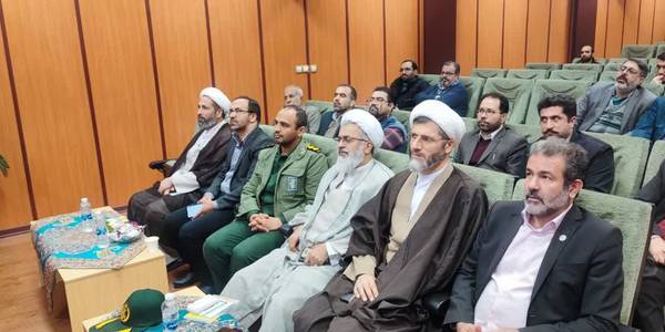 همزمان با سراسر کشور مجموعه ۴۰ جلدی «ره نامه» در دانشگاه تفرش رو نمایی شد.