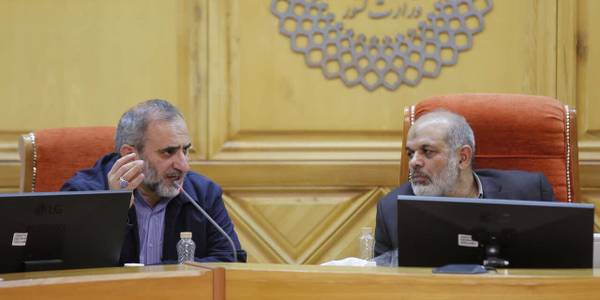 اهم موضوعات و مسائل استان مرکزی در حضور وزیر کشور تشریح شد- تحسین اقدامات تحولی و دستور وزیر برای حمایت از صنایع استان