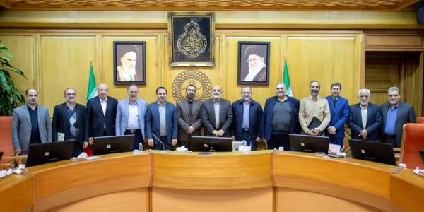 🔹روز دوشنبه در نشستی با حضور دکتر "احمدی وحیدی" و معاونین وزیر کشور، استاندار مرکزی و معاونین استاندار با ارائه گزارشی از اهم اقدامات انجام شده، به تبیین موضوعات مرتبط با استان پرداختند و برخی از درخواست‌ها و پیشنهادهای استان مورد بررسی قرار گرفت.