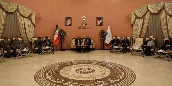 دکتر "سید محمد حسینی" معاون امور مجلس رئیس جمهور، شامگاه جمعه در بدو ورود به اراک مورد استقبال دکتر مخلص‌الائمه، استاندار مرکزی، سیدمجتبی آل یاسین معاون توسعه مدیریت و منابع استانداری و معاونین استاندار و جمعی از مسئولین استان قرار گرفت.