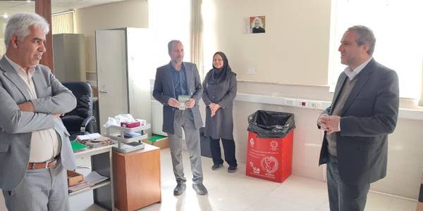 مهدی الیاسی معاون استاندار و فرماندار ویژه شهرستان ساوه به مناسبت هفته ثبت احوال به صورت سرزده در این اداره حضور پیدا کرد و ضمن خدا قوت به پرسنل، روند خدمات رسانی به مردم را بررسی کرد‌.