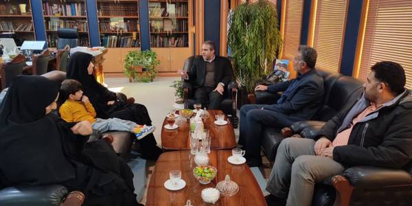 به مناسبت سالروز تشکیل نهضت سواد آموزی به فرمان امام خمینی (ره)، رییس آموزش و پرورش ساوه به همراه رئیس اداره سواد آموزی و همکارانشان با مهدی الیاسی معاون استاندار و فرماندار ویژه شهرستان ساوه دیدار و گفتگو کردند.