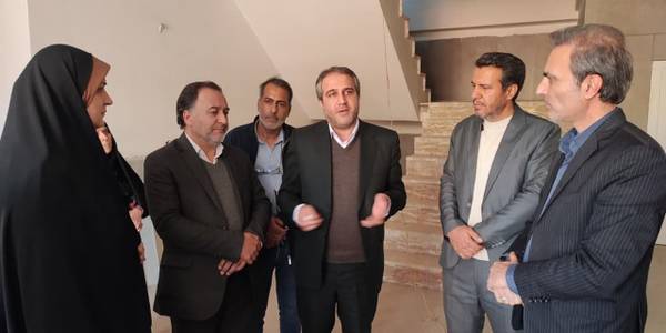 موسوی، معاون فرهنگی و امور اجتماعی سازمان بهزیستی کشور به همراه مهدی الیاسی معاون استاندار و فرماندار ویژه شهرستان ساوه، دادستان عمومی و انقلاب ساوه، مدیرکل بهزیستی استان مرکزی، خیر مجموعه و سایر مسئولین از روند احداث شیرخوارگاه مهر مرکزی ساوه بازدید کردند.