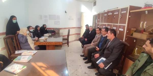 بازدید جمعی از مسئولین از روند تشکیل کلاس های تلفیقی دوره های سواد آموزی شهرستان زرندیه