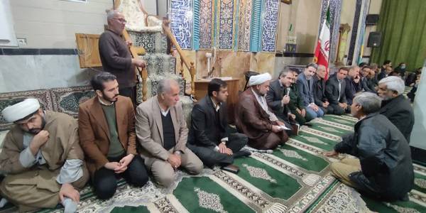 حضور اعضای شورای اداری شهرستان ساوه و جمعی از مدیران استانی در جمع مردم شهر آوه