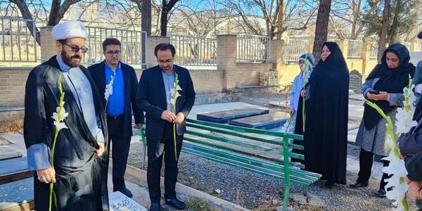 گلباران قبر مطهر شهیده