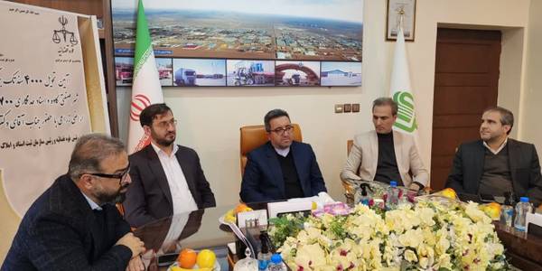 سفر معاون قوه قضائیه و رییس سازمان ثبت اسناد و املاک کشور به شهر صنعتی کاوه-تحویل ۴۰۰۰ هزار سند تک برگی