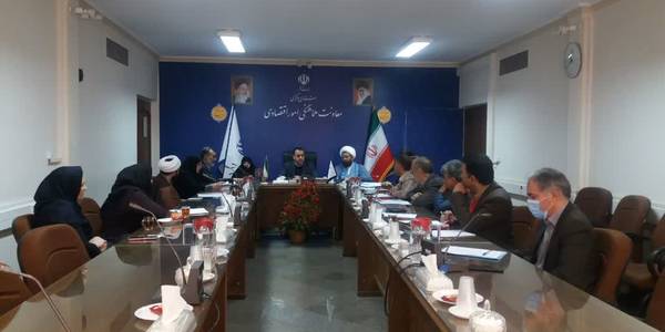 جلسه کمیته اقتصادی ستاد جوانی جمعیت استان مرکزی برگزار شد  
🔹دومین جلسه کمیته اقتصادی ستاد حمایت از خانواده و جوانی جمعیت استان مرکزی به ریاست معاون هماهنگی امور اقتصادی و باحضور مدیرکل امور بانوان و جمعی از مدیران دستگاه‌های اجرایی مرتبط برگزار شد.
🔹به منظور تسهیل در اجرای قانون جوانی جمعیت در استان با تأکید استاندار چهار کمیته تخصصی گفتمان و تبلیغ، سلامت و بهداشت، اقتصادی و بررسی‌های ویژه ذیل ستاد جمعیت تشکیل شده است.
🔹بررسی روند اجرای قانون جوانی جمعیت و عملکرد دستگاه‌های مربوطه  جهت پیگیری استانی و انعکاس برخی موارد به ستاد ملی جوانی جمعیت از جمله موضوعات مطرح شده در این نشست بود.
شنبه ۲۳ دی ماه