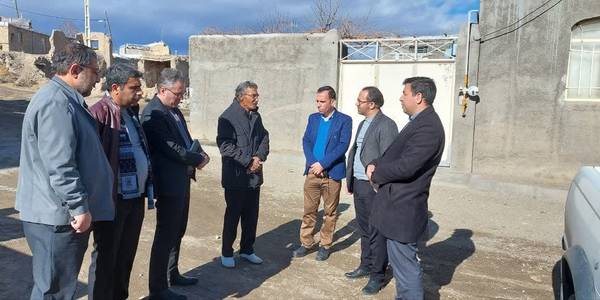 دکتر اتابکی فرماندار به همراه بخشدار مرکزی و جمعی از مدیران شهرستان با حضور در روستای #حشه ضمن دیدار با اهالی روستا از نزدیک مشکلات روستا را بررسی نمودند.