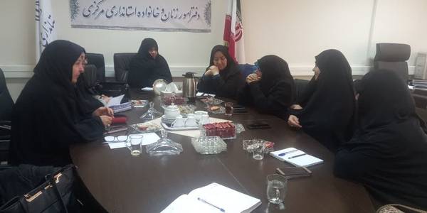 جلسه هسته مرکزی هیات اندیشه ورز بانوان به ریاست مفتح زاده مدیر کل امور بانوان و خانواده و با حضور مسئولین کارگروه های تخصصی ذیل هیات در محل دفتر برگزار شد .
تدوین برنامه سال ۱۴۰۳ هیات اندیشه ورز ،ارائه اهداف کارگروه ها در راستای جمعیت و فرزند آوری ،هم افزایی در اجرای برنامه ها و شبکه سازی از اهم موارد مطرح شده در جلسه مذکور بود .
یکشنبه ۲۴ دی ۱۴۰۲