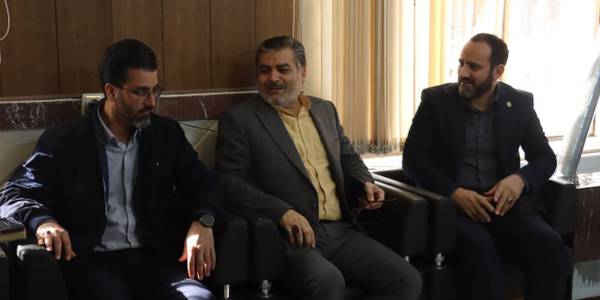 دیدار شهردار محلات ،  رییس شورای اسلامی شهر محلات ، رییس اداره فرهنگ و ارشاد اسلامی شهرستان محلات ،رییس هیات مدیره انجمن صنفی سنگبران شهرستان محلات و دهیار روستای نخجیروان با  معاون سیاسی ، امنیتی و اجتماعی فرمانداری شهرستان محلات