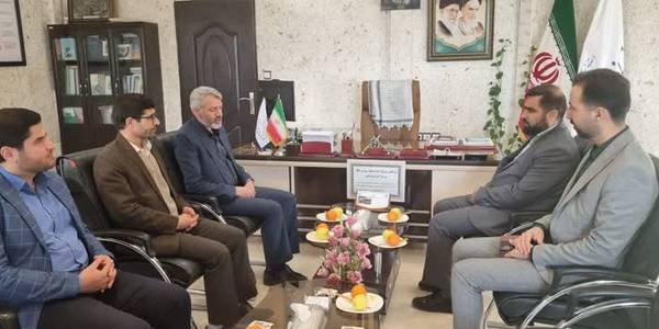 حسین مولوی مدیرکل آموزش و پرورش استان با آقازیارتی فرماندار شهرستان فراهان، دیدار و گفتگو نمودند.