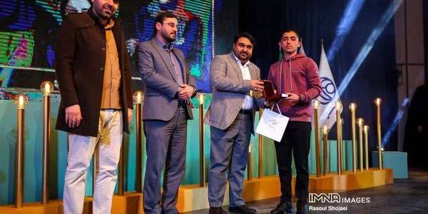 مدال سینمای ایران بر قلب نوجوان تلخابی آرام گرفت.