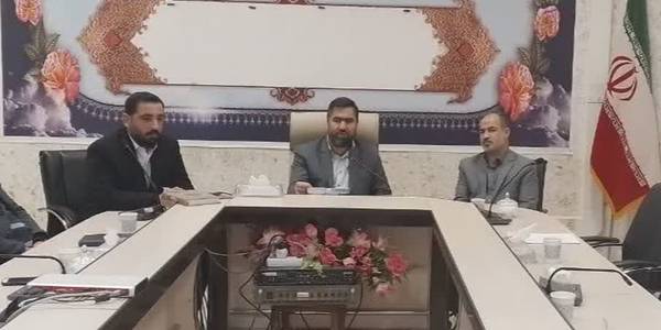 نشست خبری آقازیارتی فرماندار شهرستان فراهان بمناسبت دهه مبارک فجر با روابط عمومی ها، خبرگزاریها و اصحاب رسانه شهرستان فراهان