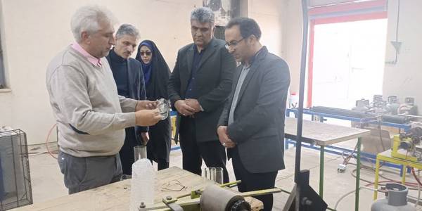 بازدید اتابکی فرماندار شهرستان از واحد تولیدی شیشه گران تفرش