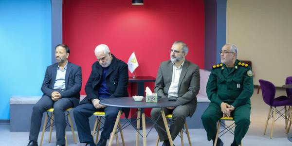 نشست ترویج فرهنگ ایثار و شهادت در اراک برگزار شد- معنویت و توکل، رمز پیروزی در دفاع مقدس