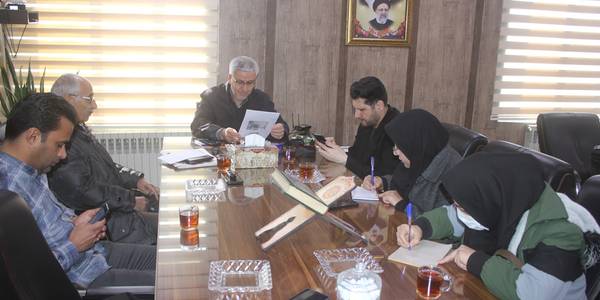 نشست خبری فرماندار با اصحاب رسانه و مطبوعات شهرستان خمین بمناسبت دهه مبارک فجر برگزار شد