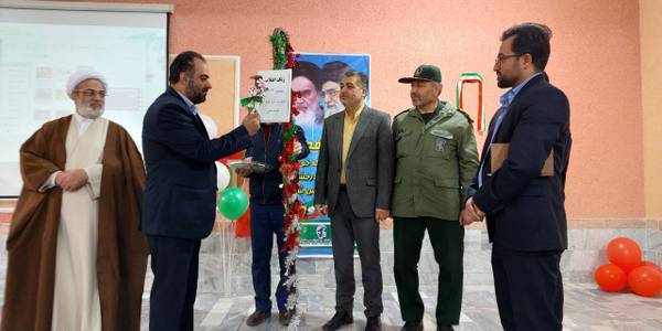 همزمان با سراسر کشور زنگ انقلاب اسلامی در مدارس شهرستان محلات نواخته شد.