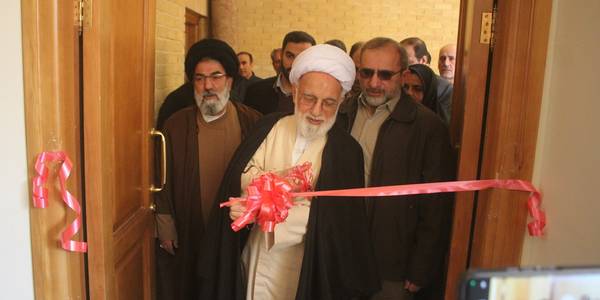 نمایشگاه تجسم هنر فجر در شهرستان خمین بمناسبت دهه مبارک فجر افتتاح شد