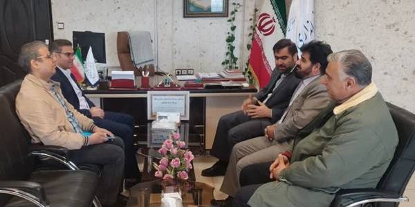 دیدار مدیرکل محترم اداره پست استان و جمعی از مسئولین شهرستان با آقازیارتی فرماندار شهرستان فراهان