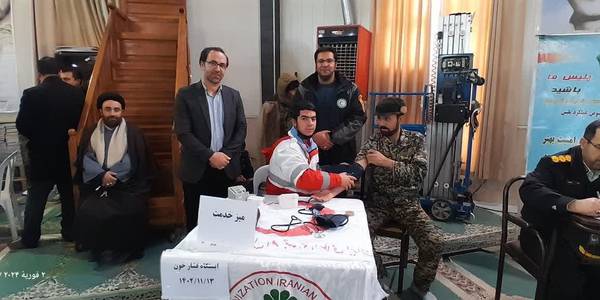 برپایی میز خدمت و ایستگاه سلامت درمصلی ولایت شهرستان تفرش