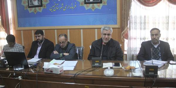 اولین جلسه آموزشی نمایندگان فرماندار و بخشدار در شعب اخذ رای شهرستان خمین برگزار شد