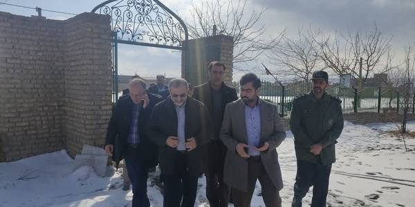 ادای احترام استاندار مرکزی به مقام شامخ شهدای شهر خنجین