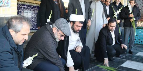 گلزار شهدای شهر ساوه  با حضور استاندار مرکزی گلباران شد