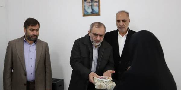 تحویل یک واحد مسکن محرومین در روستاهای شهرستان فراهان