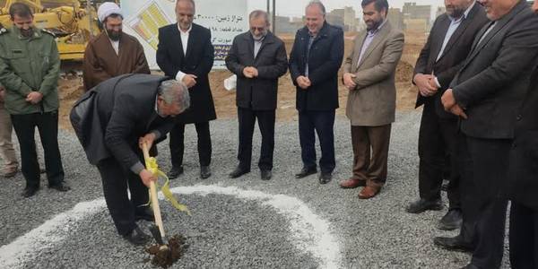کلنگ طرح ۱۹۶ واحدی نهضت ملی مسکن در شهر فرمهین به زمین خورد