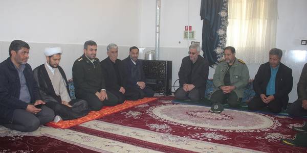فرماندار با خانواده شهید مجید شیری پز دیدار کرد