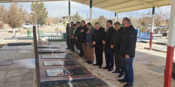 افتتاح بهسازی قبور مطهر شهدای والامقام روستای حکیم آباد