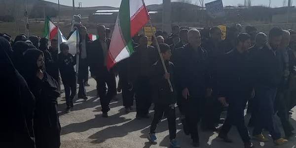راهپیمایی یوم‌الله ۲۲ بهمن مردم انقلابی روستای دستجان