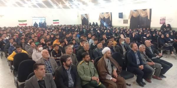 همایش بزرگ رای اولی های شهرستان خنداب با حضور نظری معاون سیاسی ، امنیتی اجتماعی استانداری مرکزی