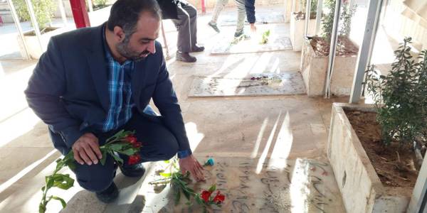 مراسم گلباران قبور مطهر شهدا در شهرستان محلات برگزار شد.