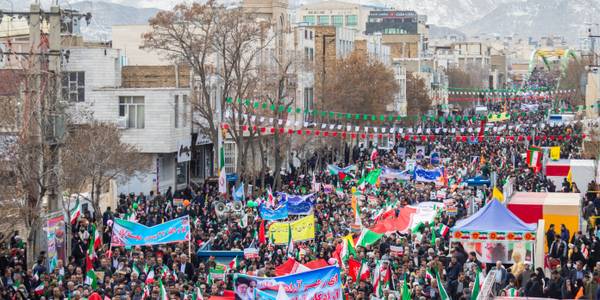 خروش مردم ولایت‌مدار استان مرکزی در راهپیمایی 22 بهمن