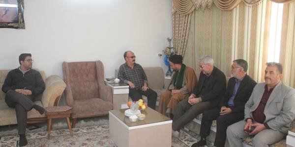 فرماندار و امام جمعه شهرستان با تعدادی از جانبازان 8 سال دفاع مقدس در خمین دیدار کردند