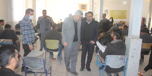 فرماندار از روند برگزاری آزمون مکاتبه ای دهیاران شهرستان خمین بازدید کرد