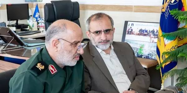 دیدار استاندار مرکزی با فرمانده سپاه روح‌الله به مناسبت روز پاسدار